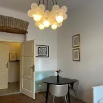 公寓 Apartma Aida 1908